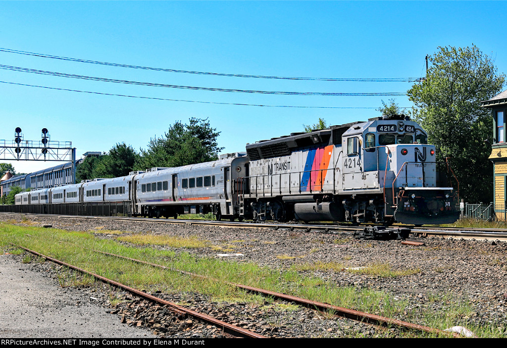 NJT 4214 on train 1111